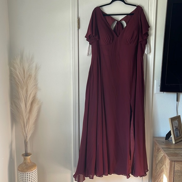 Wine Colored plus size bridesmaids dress - Picture 1 of 3